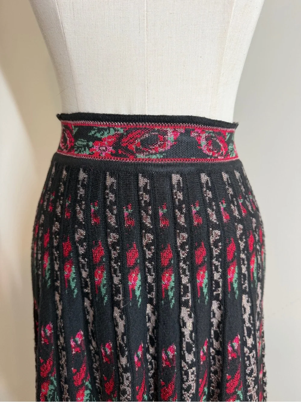 Cecilia Prado Anthropologie Roselle- SZ M- Black Red Pleated Midi Sweater Skirt